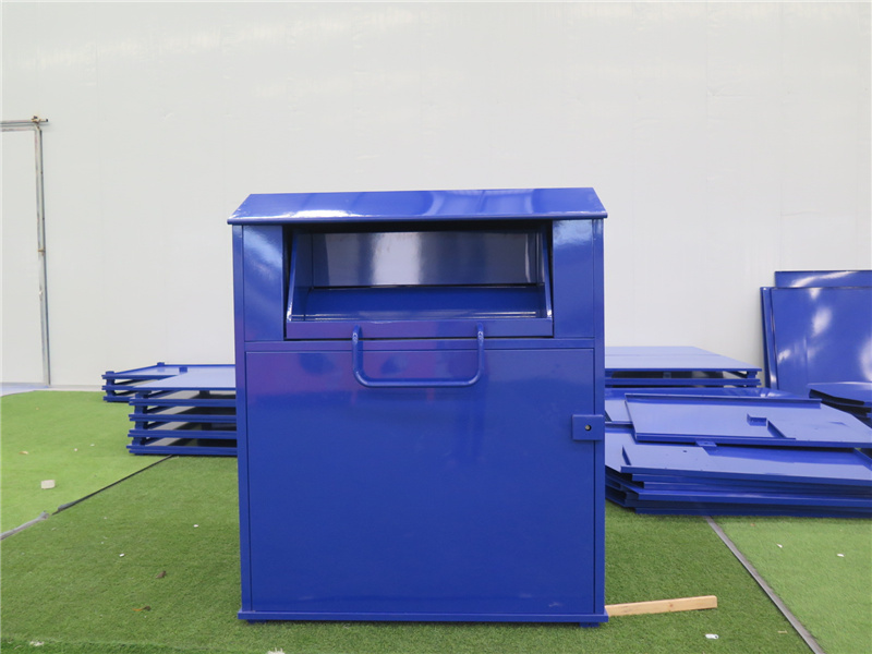 Ящик для пожертвований одежды (2)