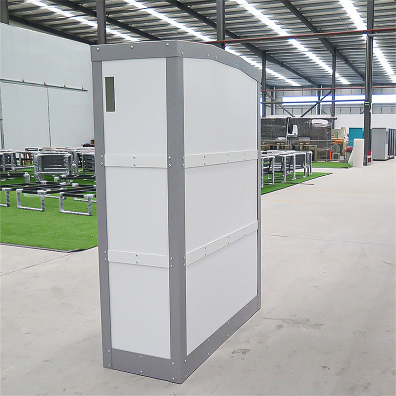 Punaisen Ristin vaatteiden keräyslaatikko, metalliset vaatteiden keräysastiat, 13 kpl