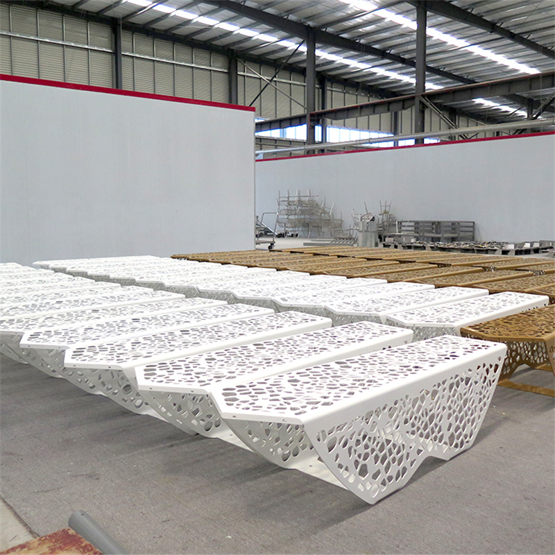 Mūsdienīga dizaina bezatbalsta perforēts metāla parka sols āra ielu mēbelēm 15